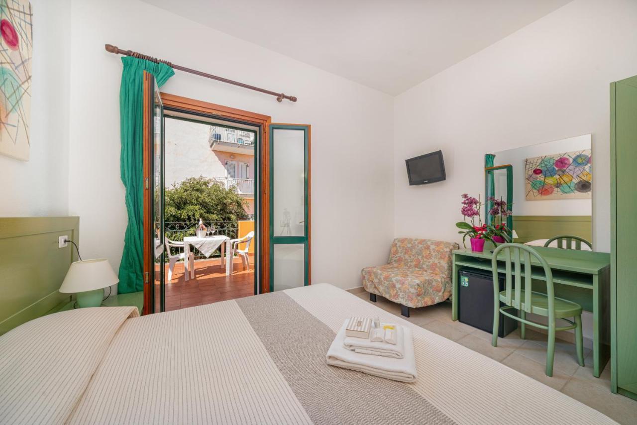 Hotel Marinaro Santa Teresa Gallura Exterior foto