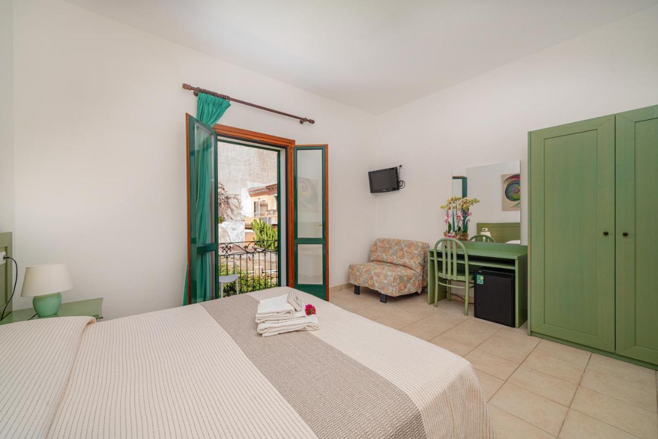 Hotel Marinaro Santa Teresa Gallura Exterior foto