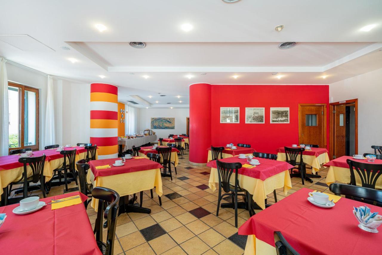 Hotel Marinaro Santa Teresa Gallura Exterior foto
